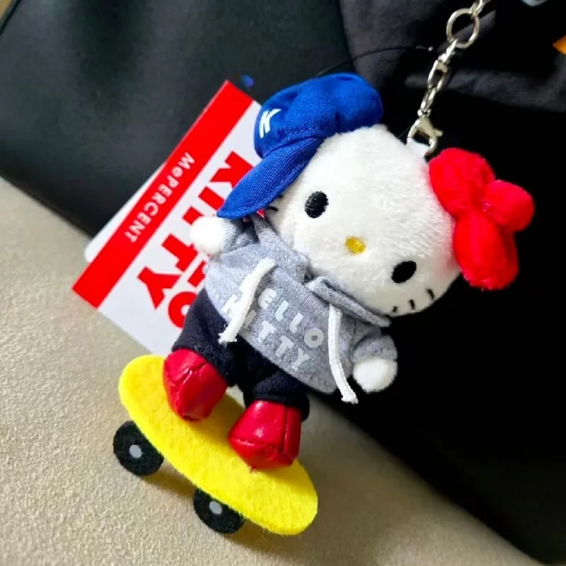 Sanrio coração gargantilha feminino olá kitty preto xadrez brinquedo de pelúcia chaveiro kawaii scooter esporte gatinho boneca mochila de pelúcia charme