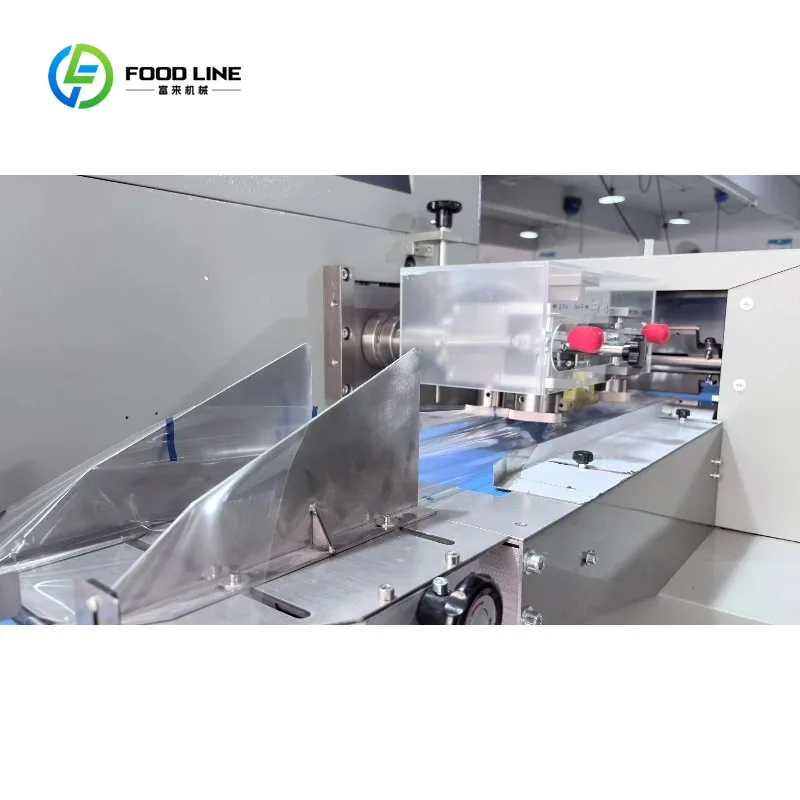 Customized High-Speed Automatic Plastic Pneumatic Pillow Packaging Machine with PLC Control and Motor for Food & Snacks Bags