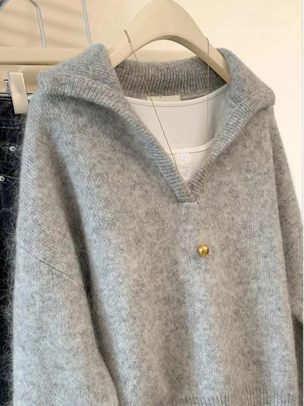 

Grey V-Neck Pullover Knitted Sweater For Women, Autumn And Winter 2025 New Item, Loose And Simple Top With A Flip Collar