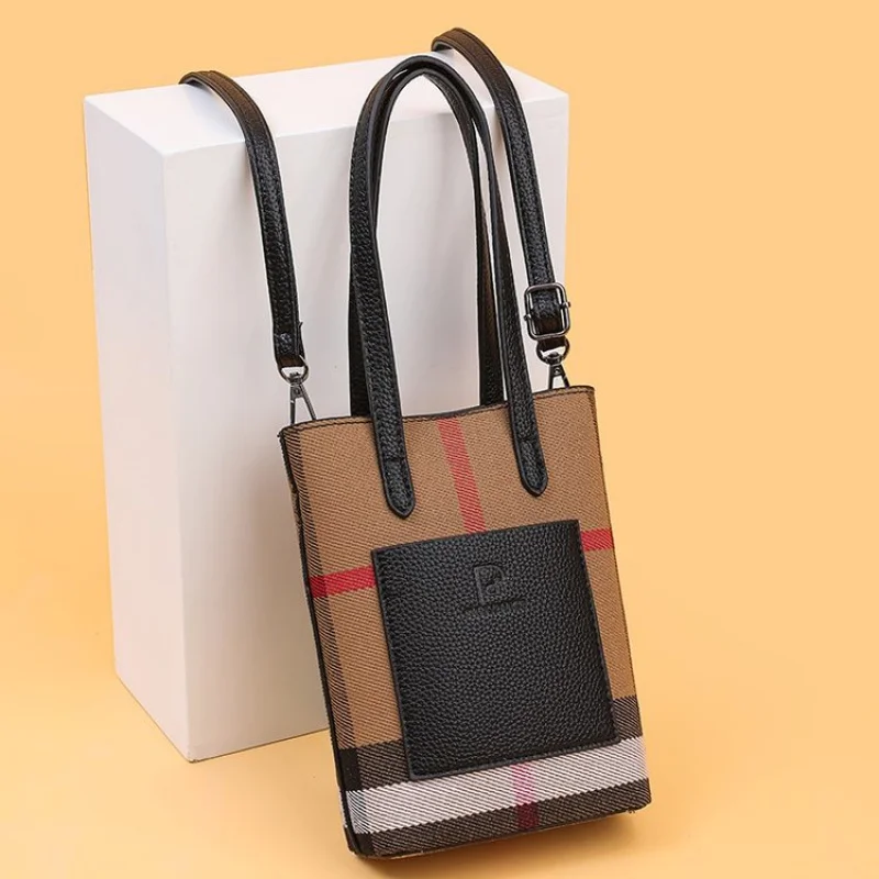 

Luxury Women's Tote Bag Made Of Leather Boasting Popular Classic Elegant And Casual Vintage Commuter Style​