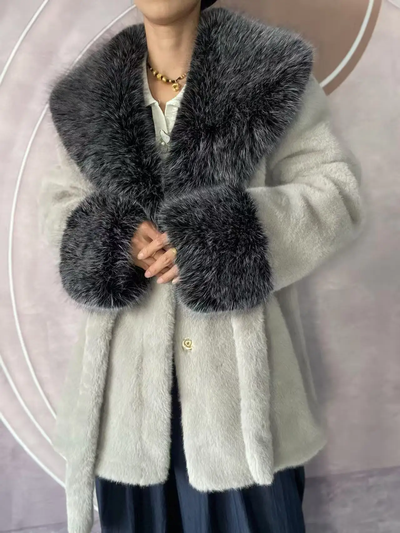 Luxury High Quality New Large Fur Collar Fur Coat Belt Slim Jacket Women Winter Warm Eco-Friendly Mink Fox Fur Coat Premium Tops