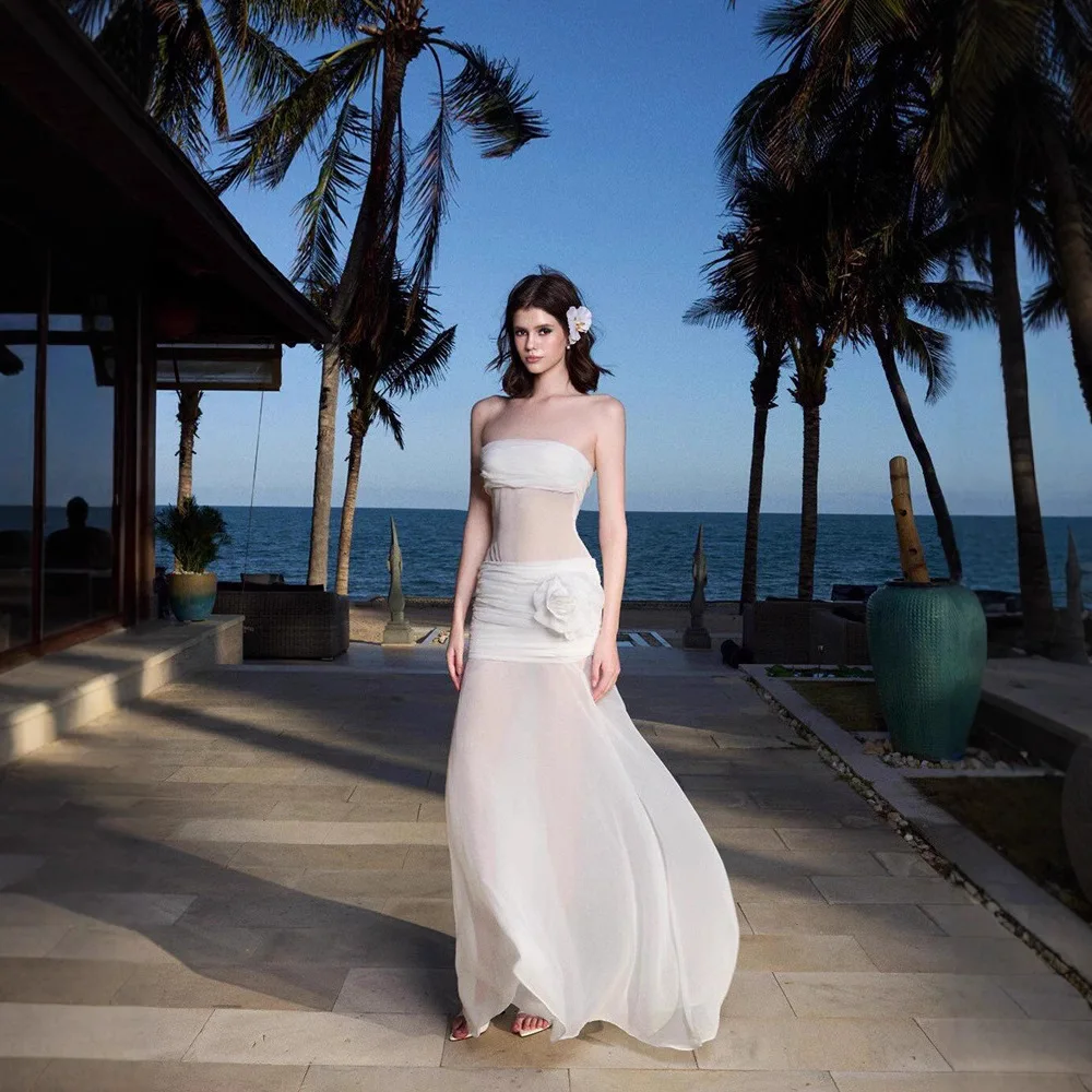 Elegant Beach Vacation Mesh Strapless Dress: Stylish and Slimming, Perfect for Travel Photos!