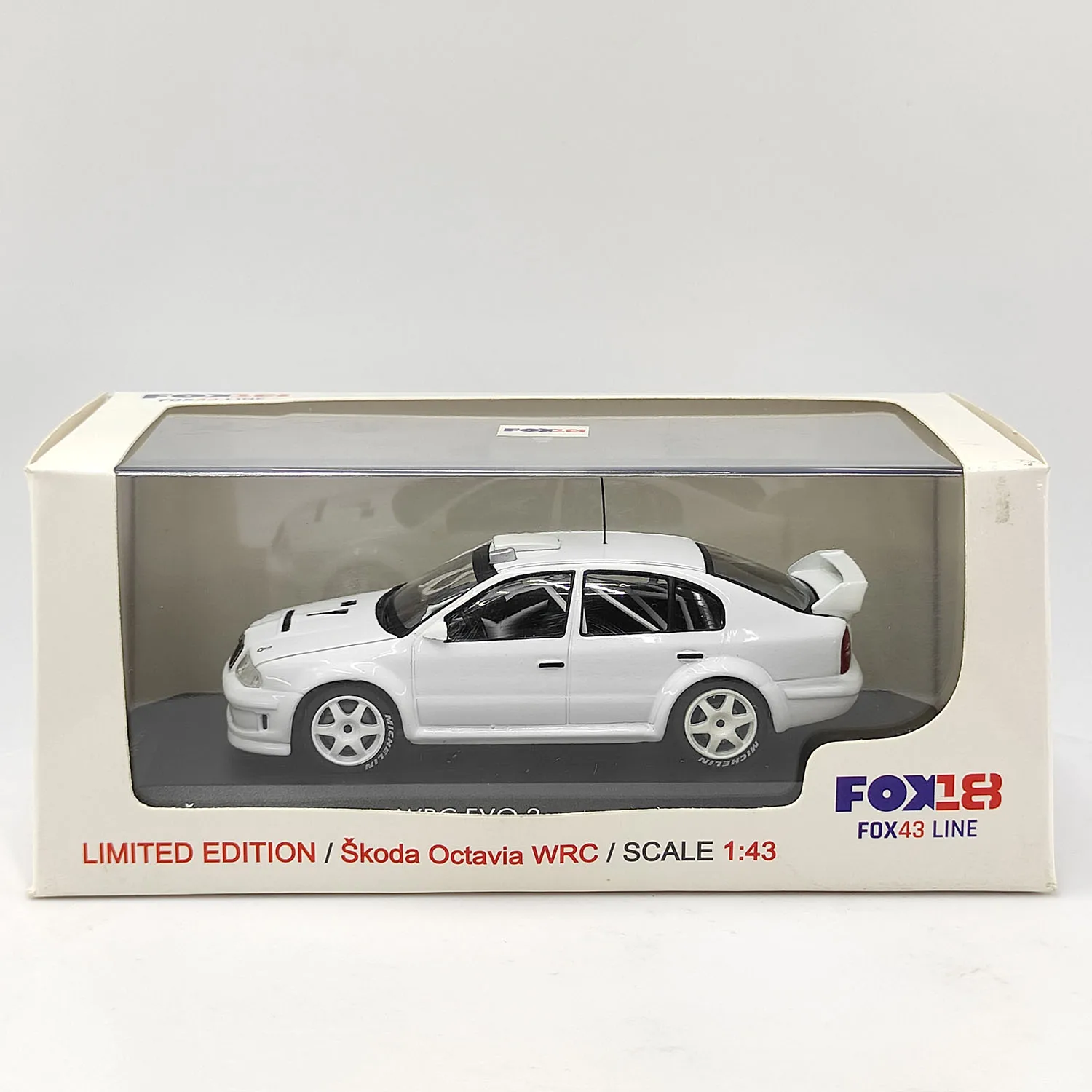 Diecast FOX18 Scala 1:43 Skoda Octavia WRC EVO 2 Modello di auto in lega bianca Giocattolo da collezione Regalo Souvenir Display Ornamento
