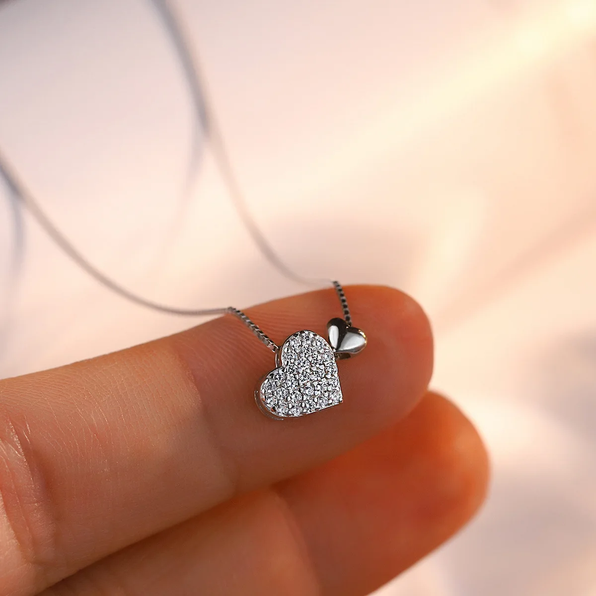 

Minimalist Light Luxury Sweet S925 Sterling Silver Heart Necklace Niche Versatile Double Heart Clavicle Chain for Women