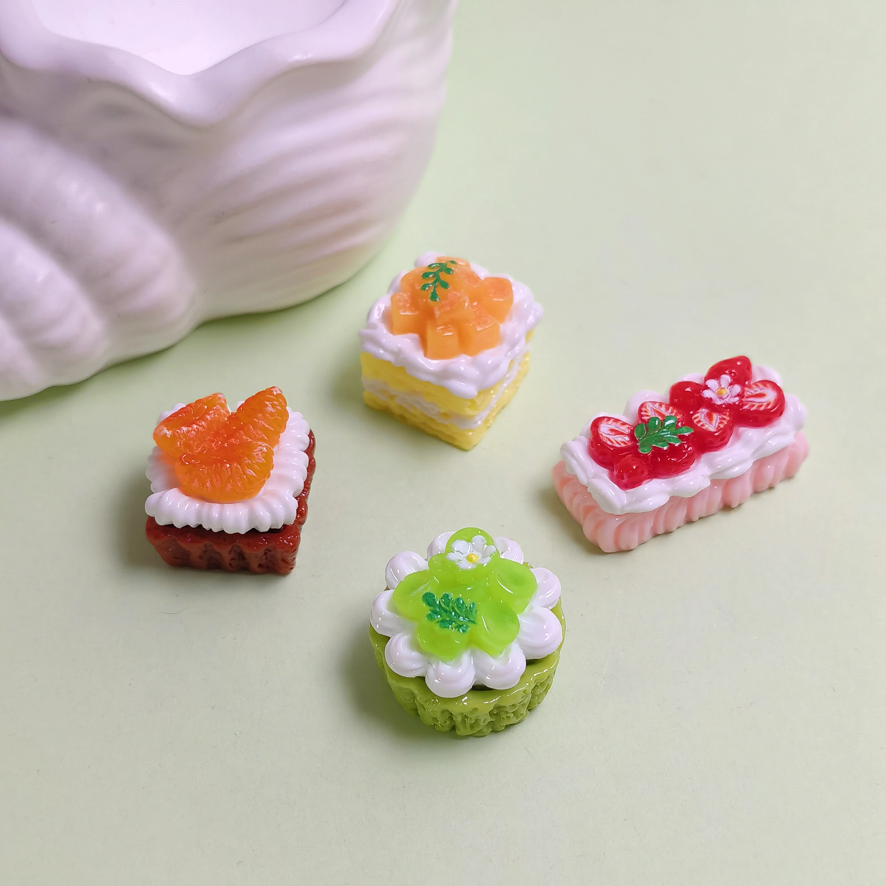 Resin Colorful Fruit Cream Cake Miniature For Food Play Decor DIY Kitchen Play Toys Flatback Cabochon Dollhouse Accessory