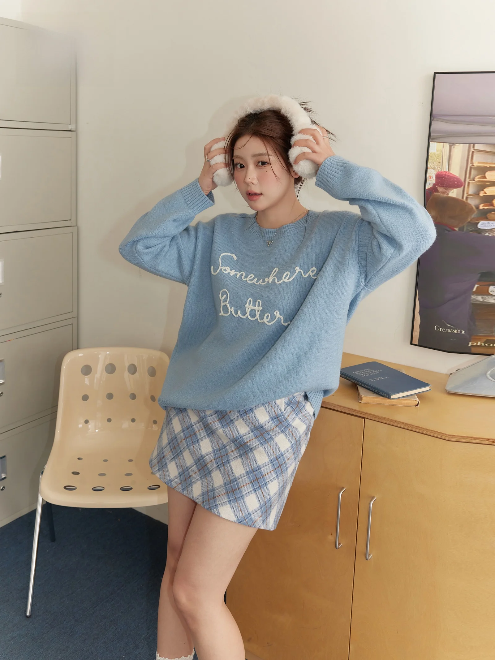 

Комплект из клетчатой юбки и трикотажной кофты для полных женщин: модный корейский осенне-зимний наряд с высокой талией, А-силуэт