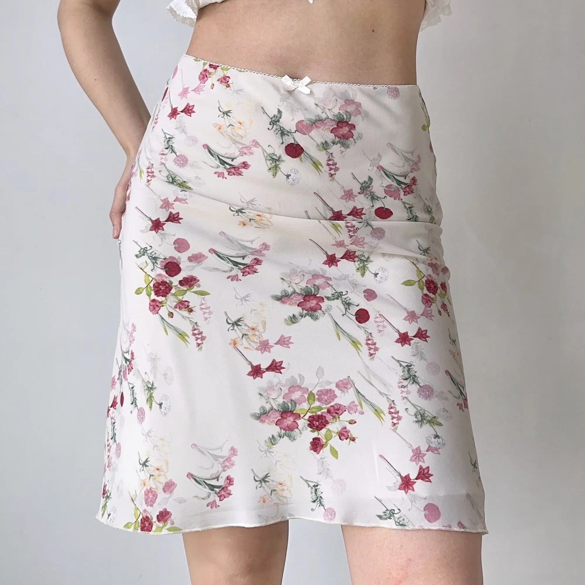 

Юбка Gagarich в европейско-американском стиле 2026: ретро-юбка с цветочным принтом, женская летняя короткая юбка А-силуэта с эффектом облегания бедер и фасона «рыбий хвост»