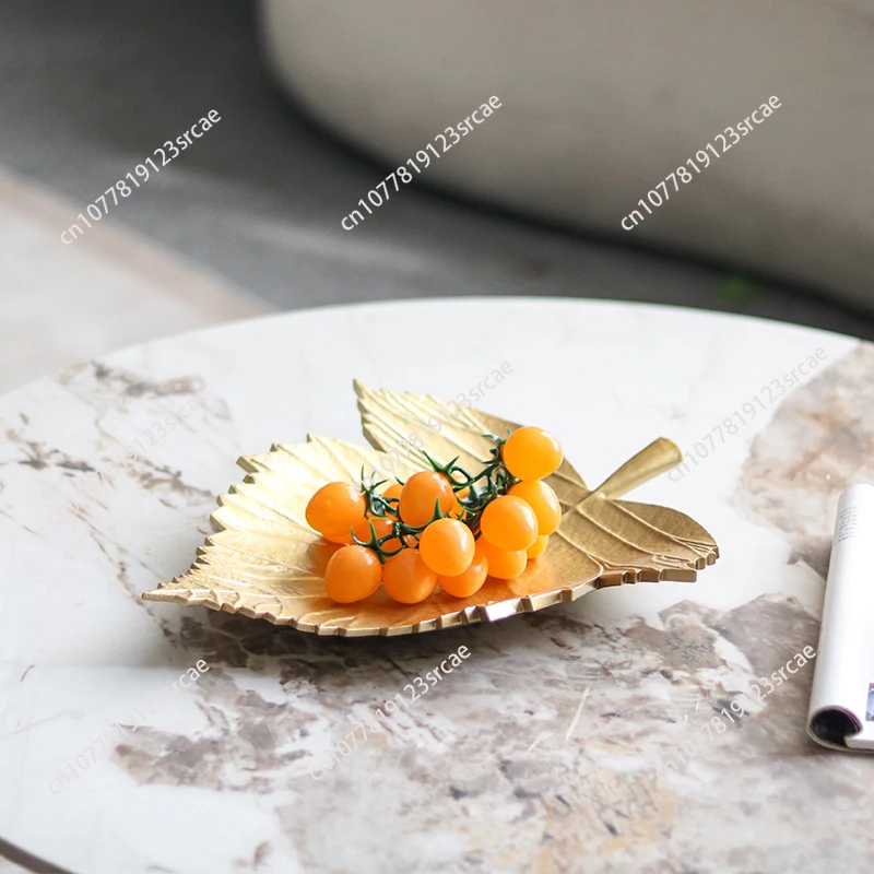 Luxury leaf-shaped serving tray engraved resin home decoration, with food serving platter pattern