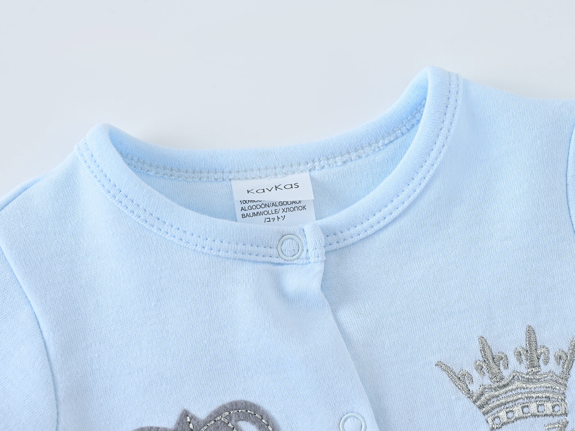 Baby Jungen Strampler-Set mit Kronen-Stickerei, Herbst, Hellblau, Doppelstrick-Baumwolle, Langarm, mit Füßen, mit Mütze und Handschuhen, 1 Set – Detail 8