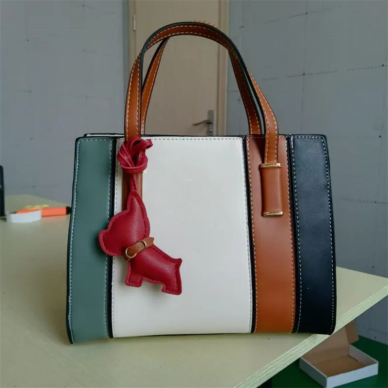 زخرفة البلدغ الشرسة الفائقة للنساء ، أجزاء حقيبة الكلب من جلد البولي يوريثلين ، سلسلة مفاتيح السيارة ، زخرفة حقيبة الظهر ، سلاسل المفاتيح ، الجديدة