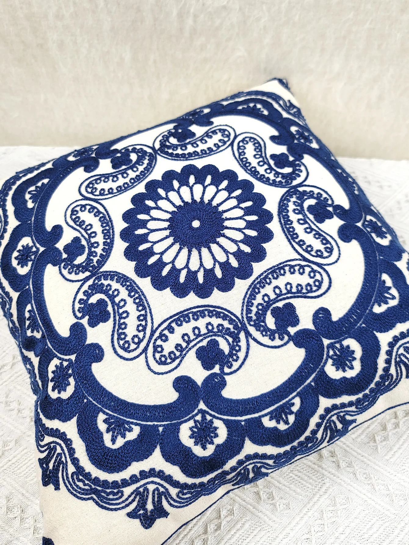 1pc, Round Embroidery Cushion Throw Pillow Cover, For Liviing Room Sofa Couch Room Decor Home Decor