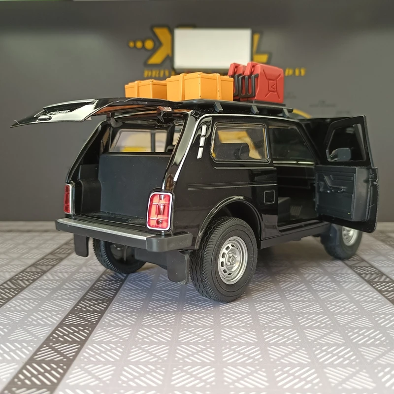 Modelo de coche de aleación retro de simulación 1:24, puertas y capó de motor, el maletero se puede abrir, sonido de fuerza de retorno y vehículo todoterreno ligero