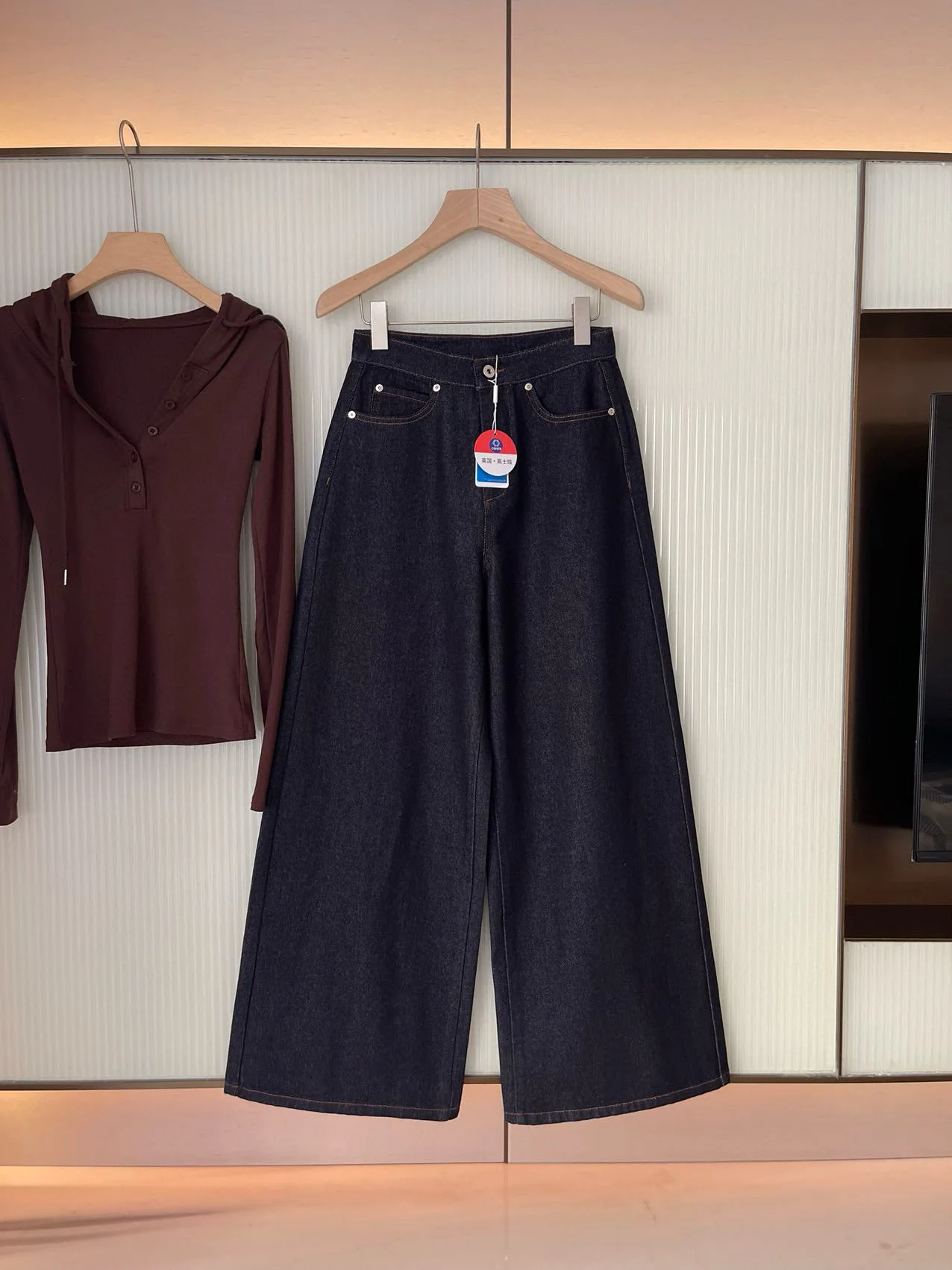 

Джинсы с высокой талией и широкими штанинами, прямого кроя, свободные женские брюки, повседневный стиль, хлопковая ткань, на пуговицах, универсальные, весна 2026