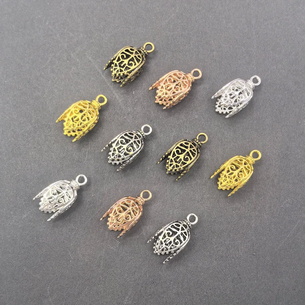 8 pezzi di Rame di Colore Bronzo Antico Hollow-Modello Del Pendente Che Trovano 17*11*11mm 05745 Fatti A Mano Gioelleria raffinata e alla moda