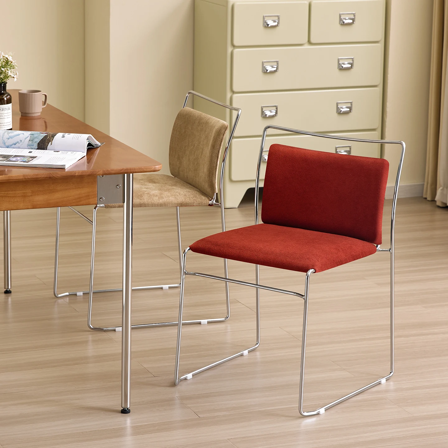 كرسي طعام خفيف فاخر عالي الإحساس قابل للتكديس طاولة طعام من الحديد المطاوع الرجعية شقة صغيرة منزل جديد كرسي باوهاوس البسيط