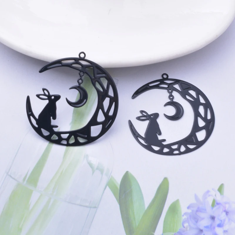 10 Stück schwarze filigrane Anhänger aus geätztem Edelstahl mit Hasen-, Mond-, Stern- und Katzenmotiven, niedliche Tieranhänger für DIY-Schmuckherstellung. – Detail 9