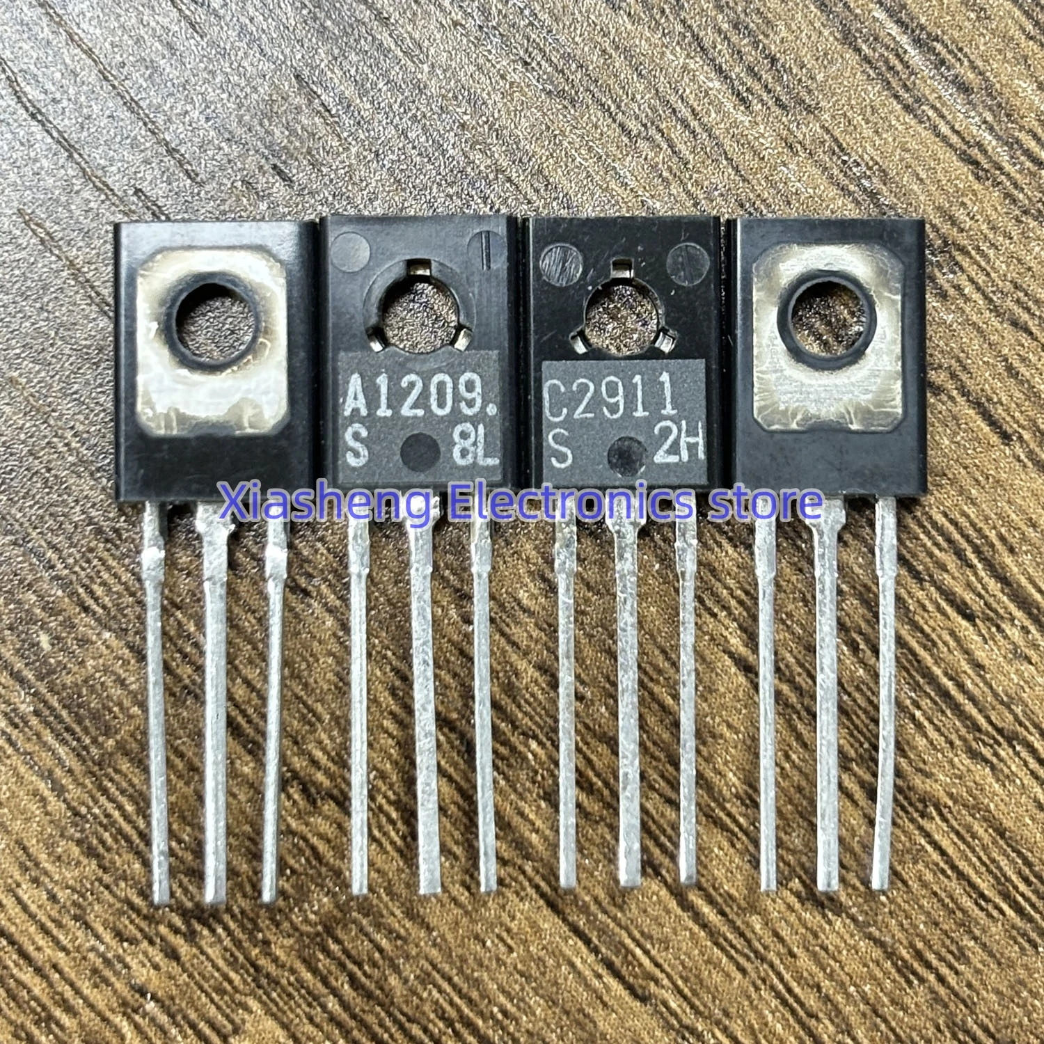 

Новый оригинальный 5 пар транзисторов 2SA1209 A1209 + 2SC2911 C2911 TO-126 в наличии хорошее качество