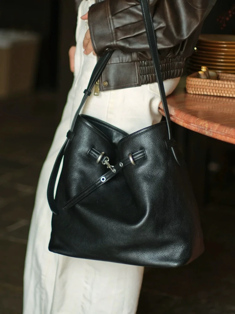 Fashion Simple Genuine Leather Women Bucket Bag\Handbag Lady Underarm Shoulder Crossbody Commuter Bag Big Capacity