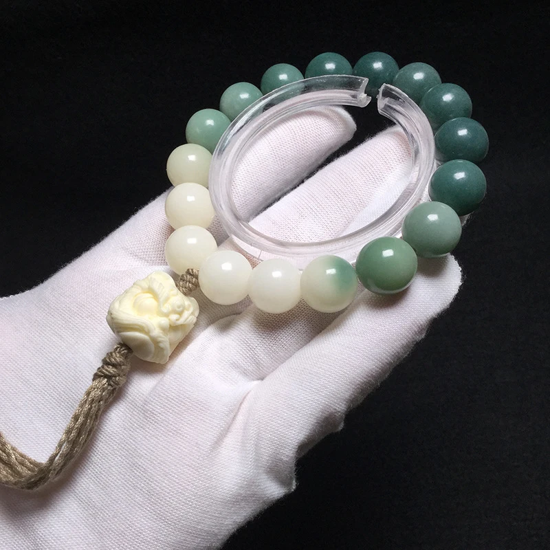 Bodhi Root Yinpi Gradient Bracelet, paired with ivory powder pressed lion-tassel high-density hand-twisted men's collectible bra