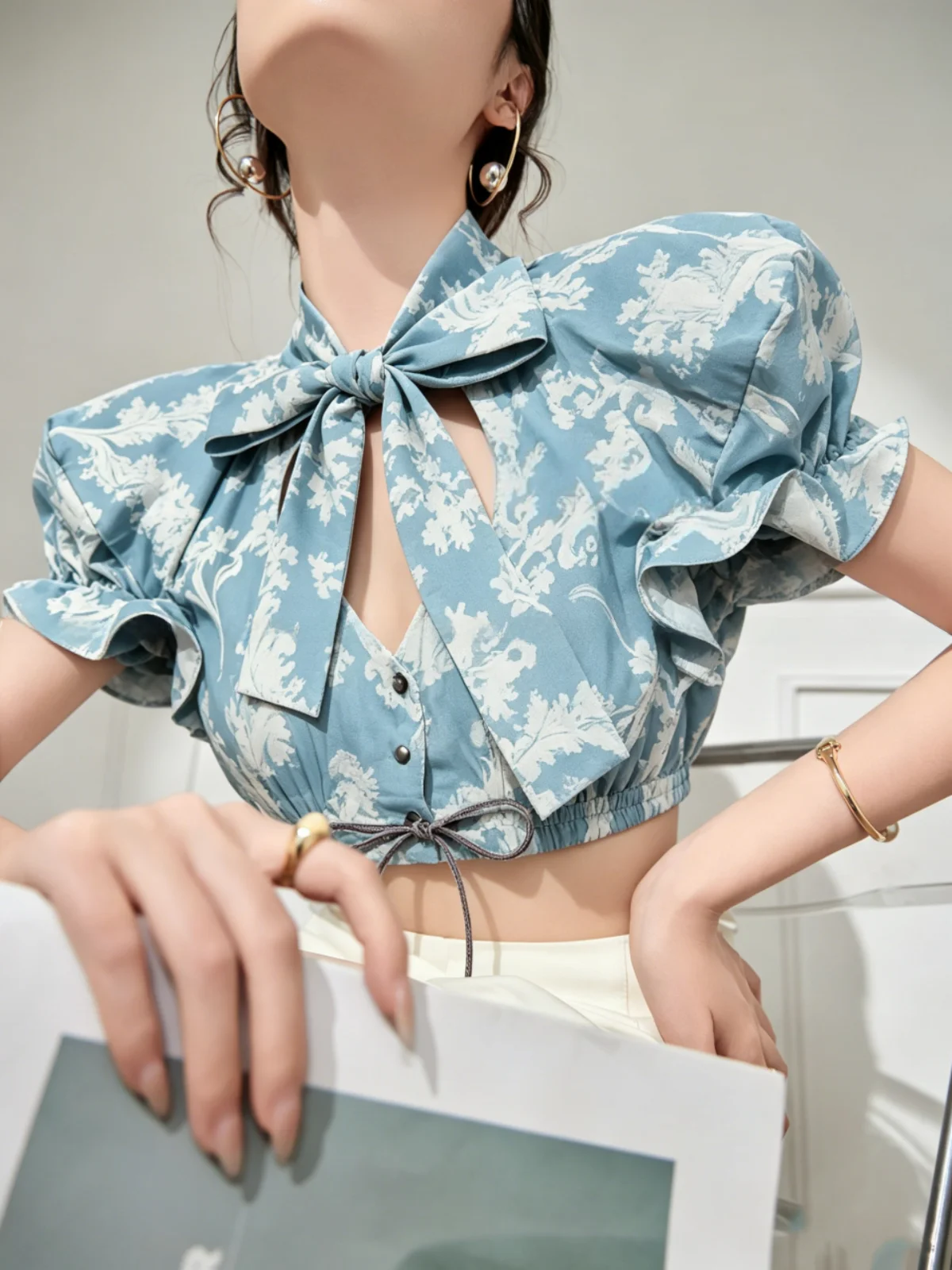 

Lulu Knot Short Waistline Bindi Top Women's Unique Design Pure Desire Expose Belly Button Summer Fashion Ladies' Shirt