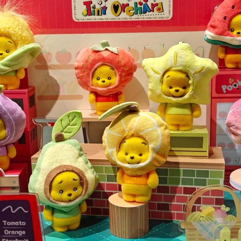 Genuino Winnie The Pooh Un piccolo giardino di frutta Serie Cieco Ciondolo Orso carino Anime Action Figure Borsa a sorpresa Bambola Giocattolo Regali