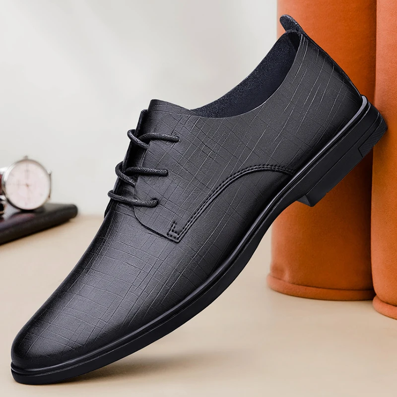 2026Fashionable Pointed Oxford Shoes Classic Black Men's Comfortable Lace Up Cowhide Hollow Breathable New Small Leather Shoes