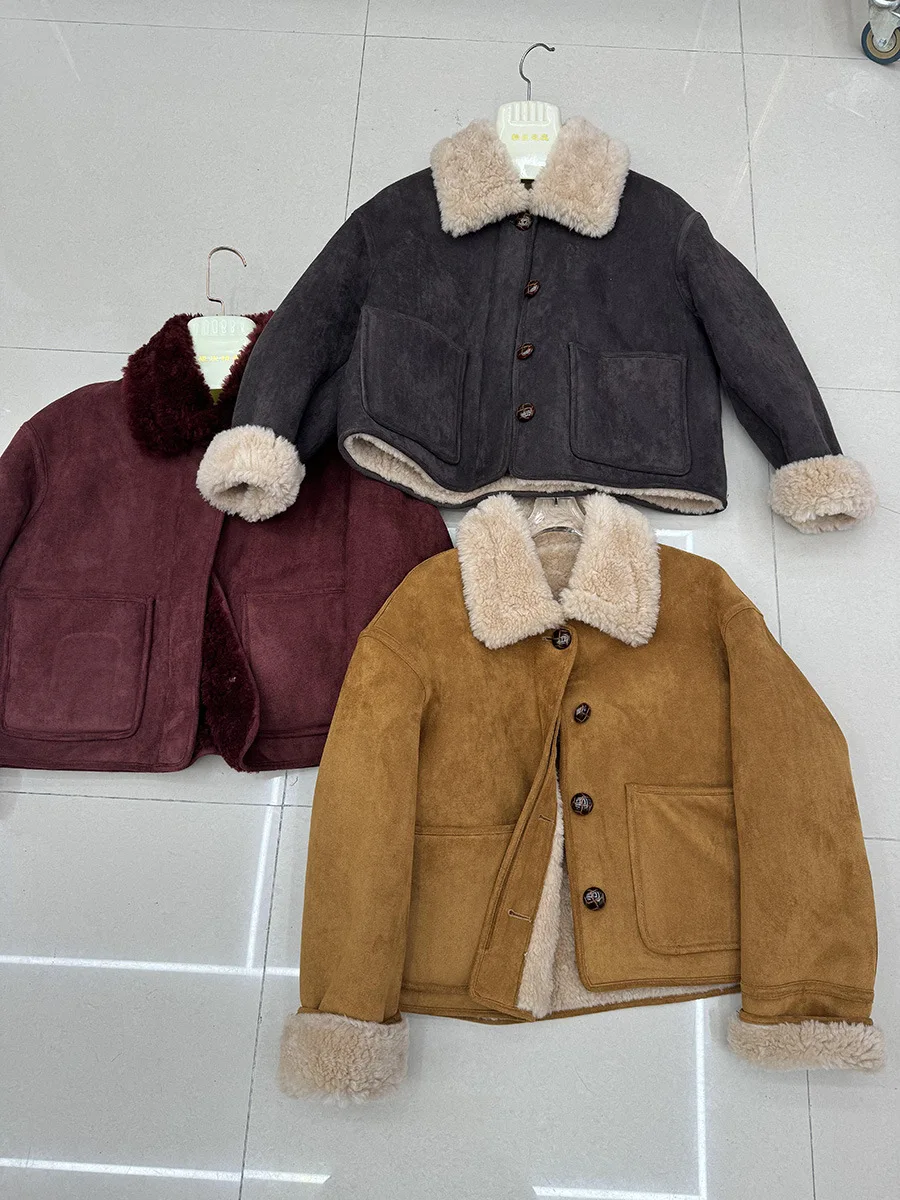 

Женское осенне-зимнее повседневное замшевое кашемировое пальто с квадратным вырезом и карманами на меховой подкладке