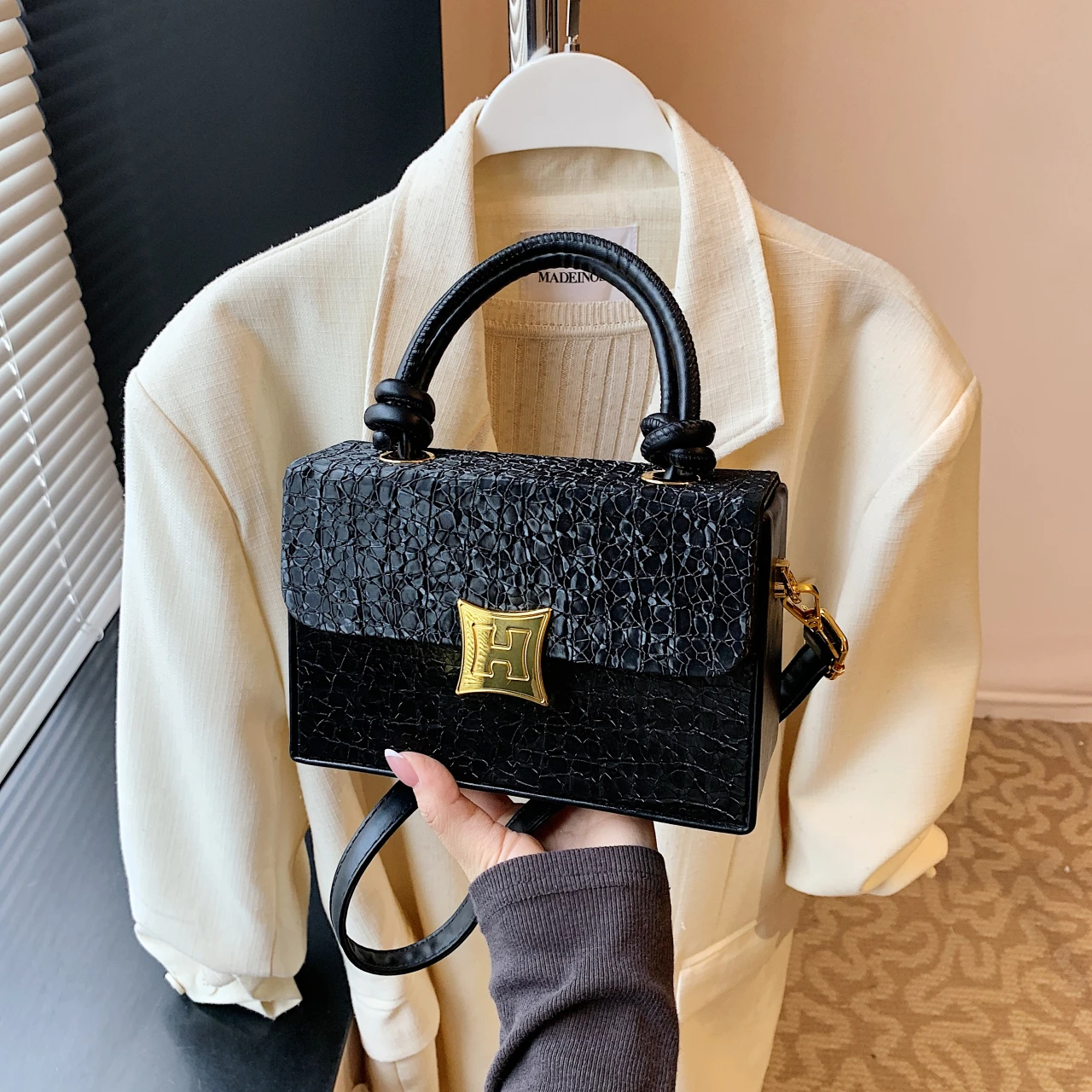 

Trendy Versatile Crossbody Bag - Chic Style Niche Design Suits Girls' Sweet Retro Casual Fashionable Daily Outfits