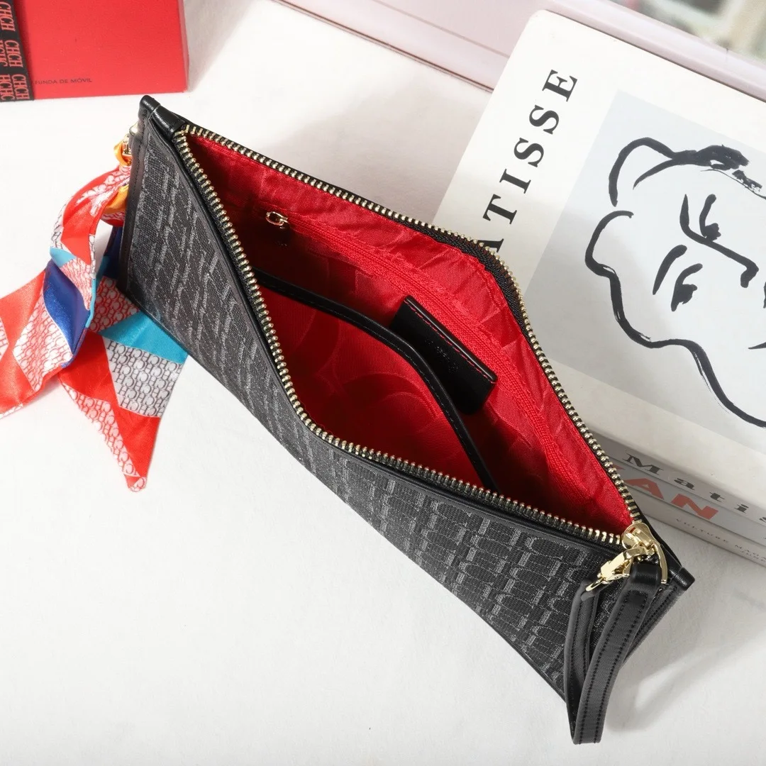 حقيبة يد نسائية على طراز Carolina Herrera مع تصميم بنمط أبجدي كاجوال ومتعددة الاستخدامات #4