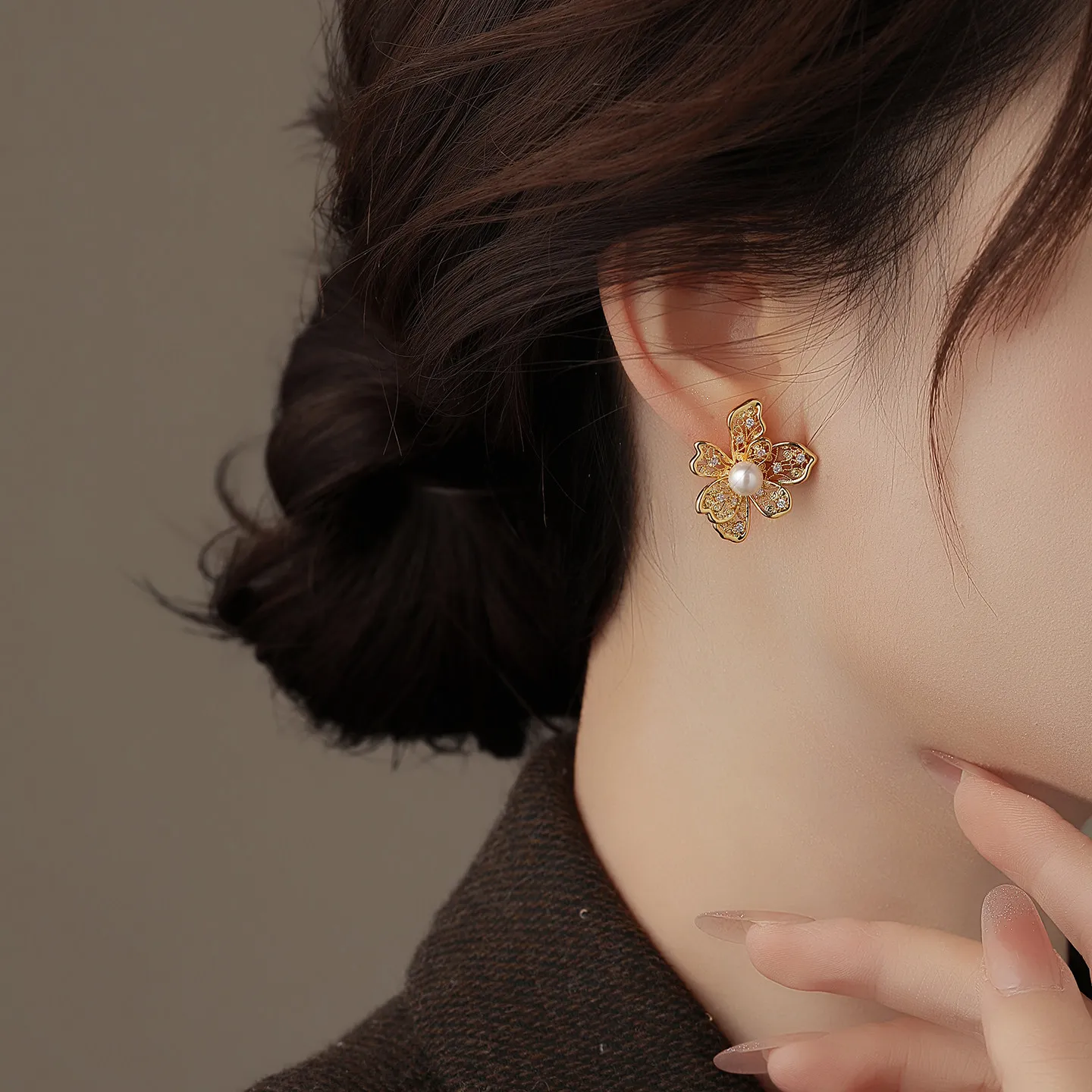 18K Vergoldete Mikro-Perlen Hohle Blumen-Ohrringe für Damen-Modeschmuck Elegante Sensation Neu 2026 Ohrstecker Ohrschmuck – Detail 9