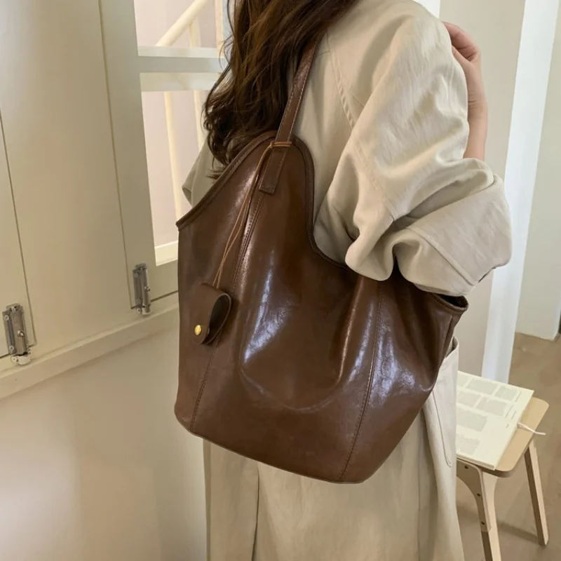 

Women's Shoulder Bag With Casual Simple Vintage Design And High-End Leather Boasting Trendy Look​