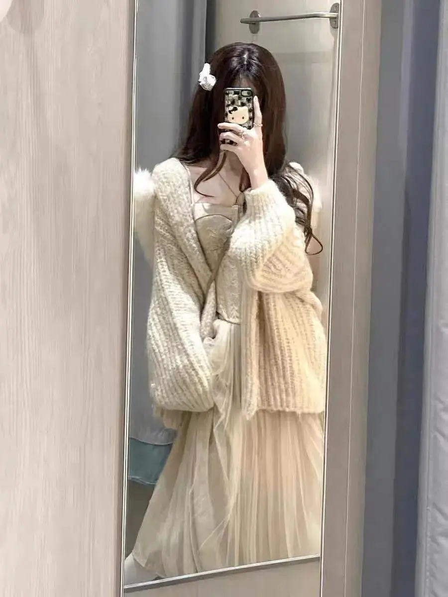 

Женские синие кардиганы: теплые, мягкие, ажурные, с бантом, в горошек, с вырезами, удобные, повседневные, с высоким воротом, приталенные