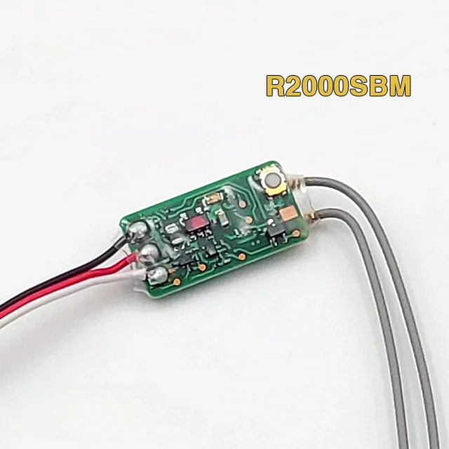 Ricevitore ultra micro R2000SBM con uscita segnale SBUS ad alta tensione S-FHSS