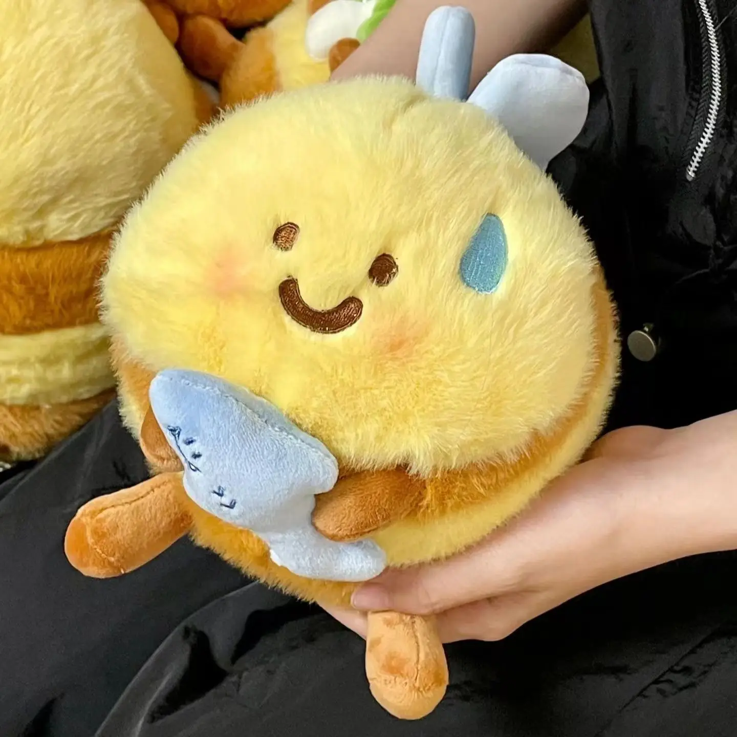 

21cm Cute Plush Bee Keychain Soft Stuffed Animal Pendant Kawaii Bag Charm Fluffy Mini Plush Toy Gift for Kids Girls