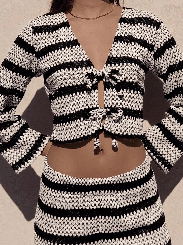 

Casual Loose Women Hollow Out Beach Suits Spring Summer New Stripe Printed Vacation Outfits Elegant Lace Up Crop Tops&Pants Sets