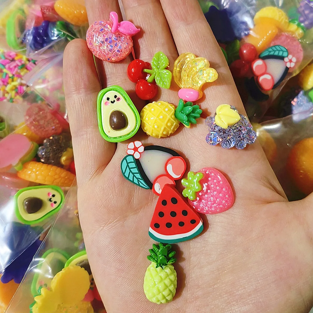 100 Stück 3D Mini Harz Simulation Bananen Charms DIY Kinder Miniatur Obst Modelle für Handwerk Machen Küche Spielzeug für Puppenhaus – Detail 5