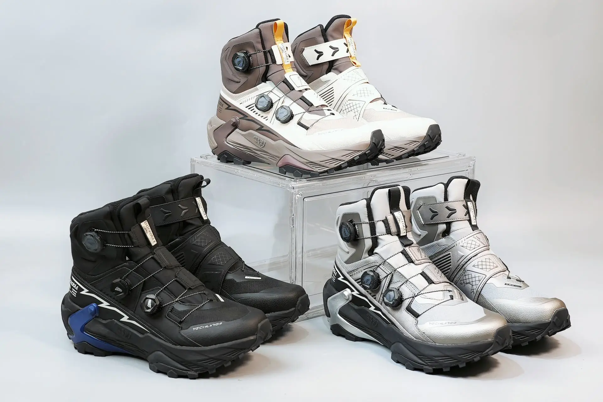 

Winter Waterproof Outdoor Men's and Women's Anti-Slip Hiking Boots Comfortable and Versatile Walking Shoes for Hiking and Sports