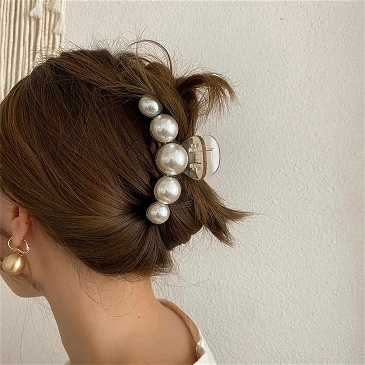 4pcs Large Shark Clip Hair Accessories Temperament Versatile Simple And Generous Fashionable Gentle Pearl Grab Clip