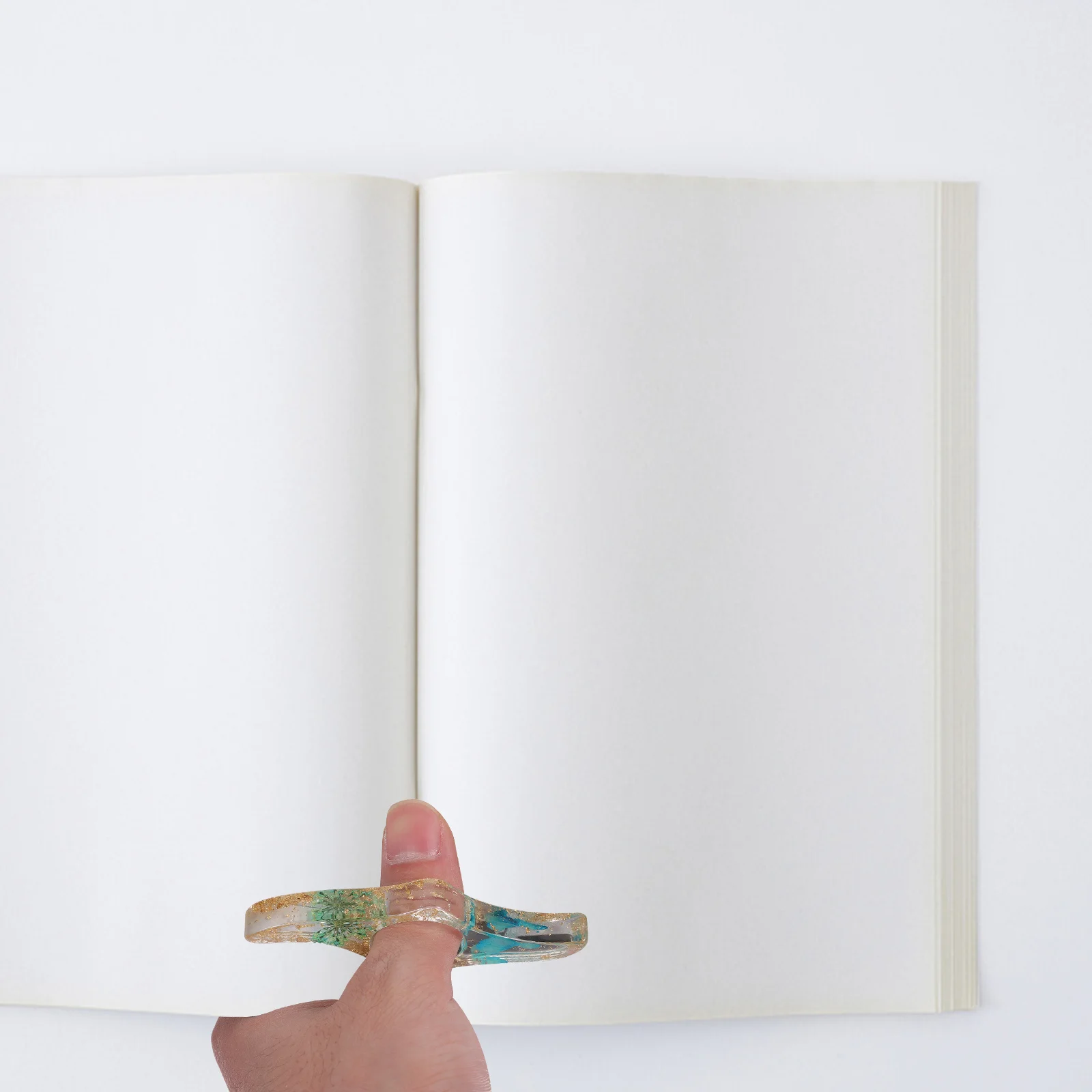 

Thumb Ring Page Holders Plastic Material for Reading Books Magazines Easy to Carry Multi-Function Reading Accessories Gift