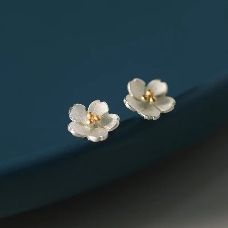 Black White Flower Stud Earrings for Women Minimalist Korean Design Small Flower Ear Jewelry Brincos Wholesale Birthday Gift