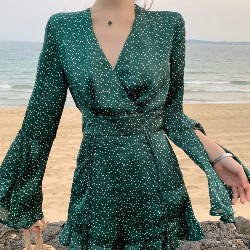 

Polka Dot Vintage Ruffle Flare Sleeve V-neck Lace Up Waist Closing Jumpsuits Women 2021 Sexy Long Sleeve Shorts Beach Playsuits