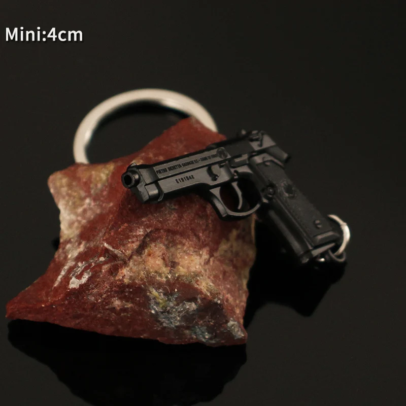 Hot 1:5 Berettas 92F Metal Gun Keychain Glock 1911 Pistol Weapon Model Toy Miniature Alloy Collection Adult Pendant Holiday Gift