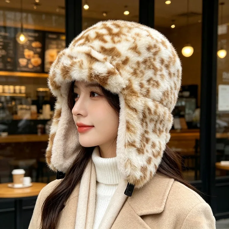 Neue personalisierte Winter-Leopard-Plüsch-Lei-Feng-Mütze für Herren und Damen, Outdoor-Radfahren, Skifahren, Ohrenschutz, Bomber-Mützen – Detail 3