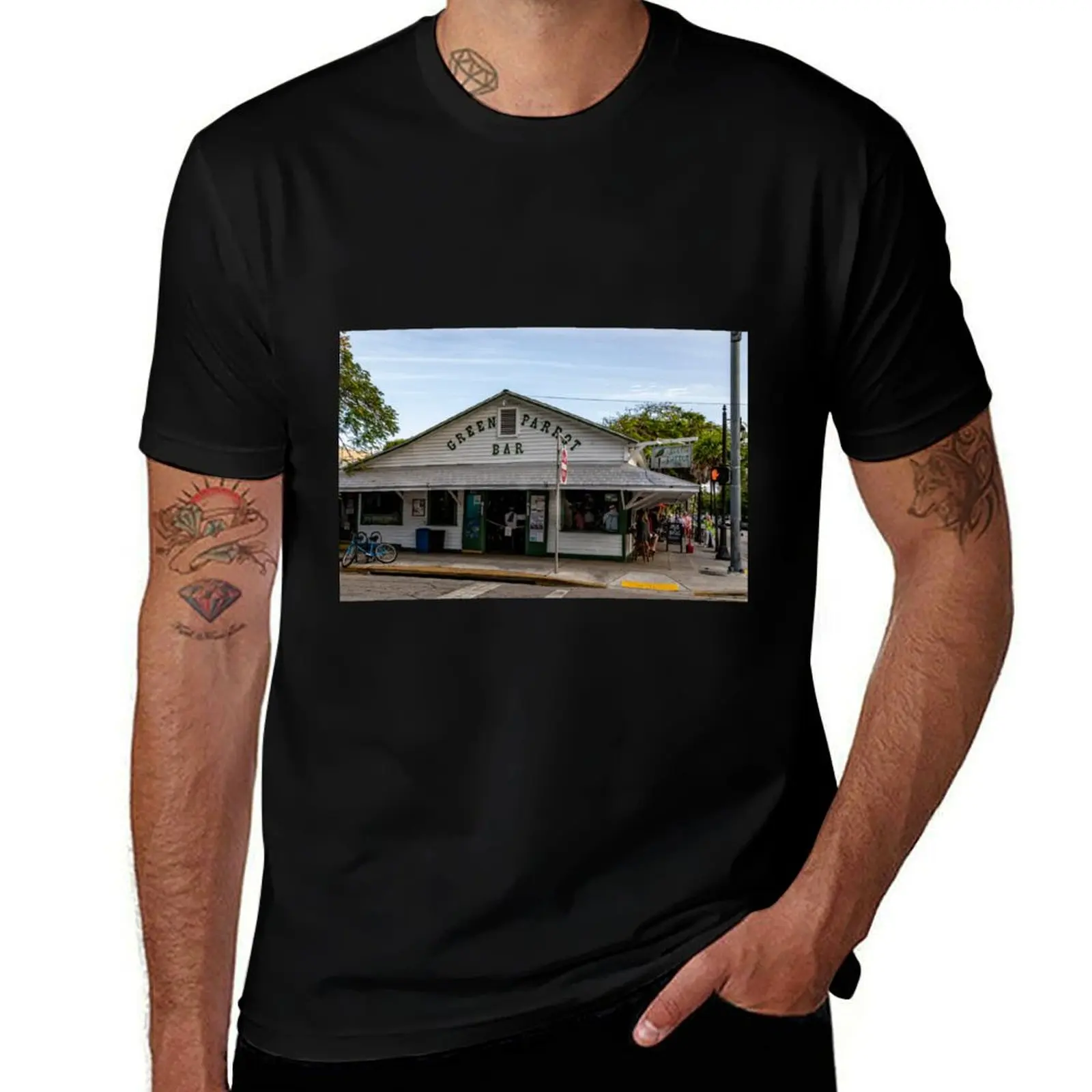 Green Parrot Bar, Key West T-Shirt Simple Trendy Casual T-Shirt