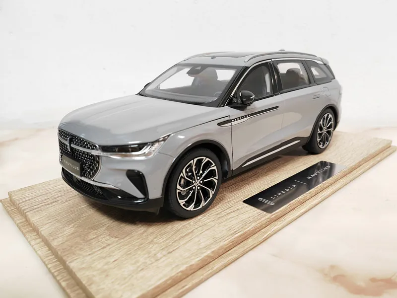 

1:18 оригинальная модель автомобиля Lincoln Navigator Nautilus 2023, внедорожник, модель автомобиля из сплава, крутая и красивая модель автомобиля, высокое качество