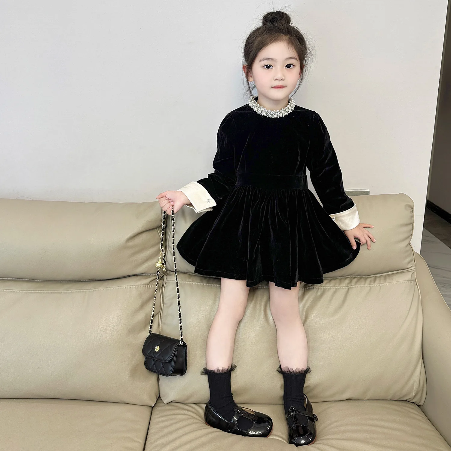Girls Pearl Neck Velvet Dress 2025 Autumn and Winter New Little Girl Temperament Velvet Little Black Dress Skirt