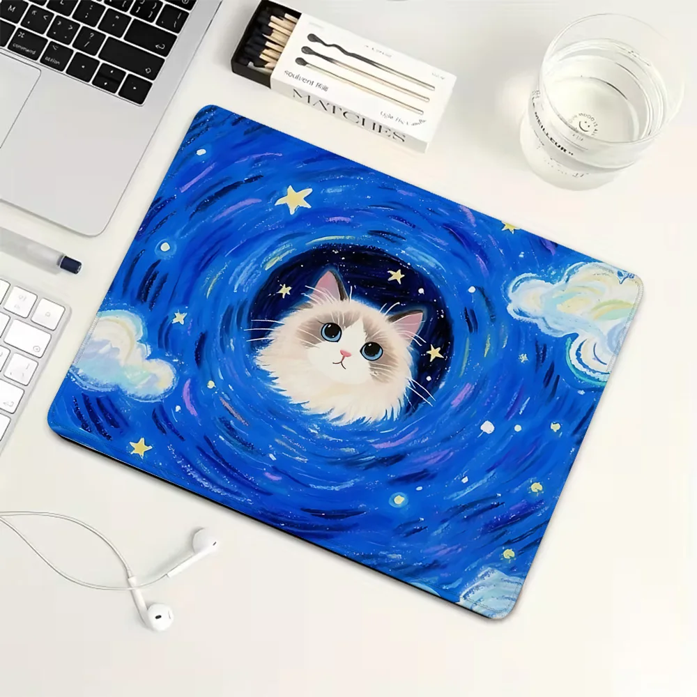 

Небольшой коврик для мыши с изображением кота и звездного неба, резиновый игровой коврик для мыши, коврик для механической клавиатуры, аксессуары для ПК, коврик для компьютерного стола