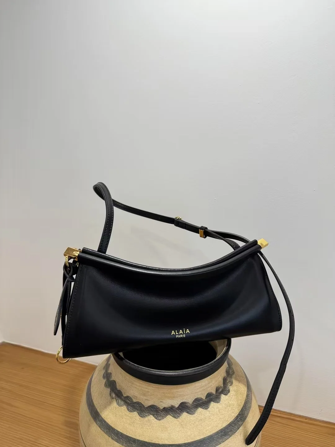 Genuine Leather Women's Small Underarm Bag Soft Glossy Open-Top Design Casual Daily Shoulder Crossbody Bag Street Style