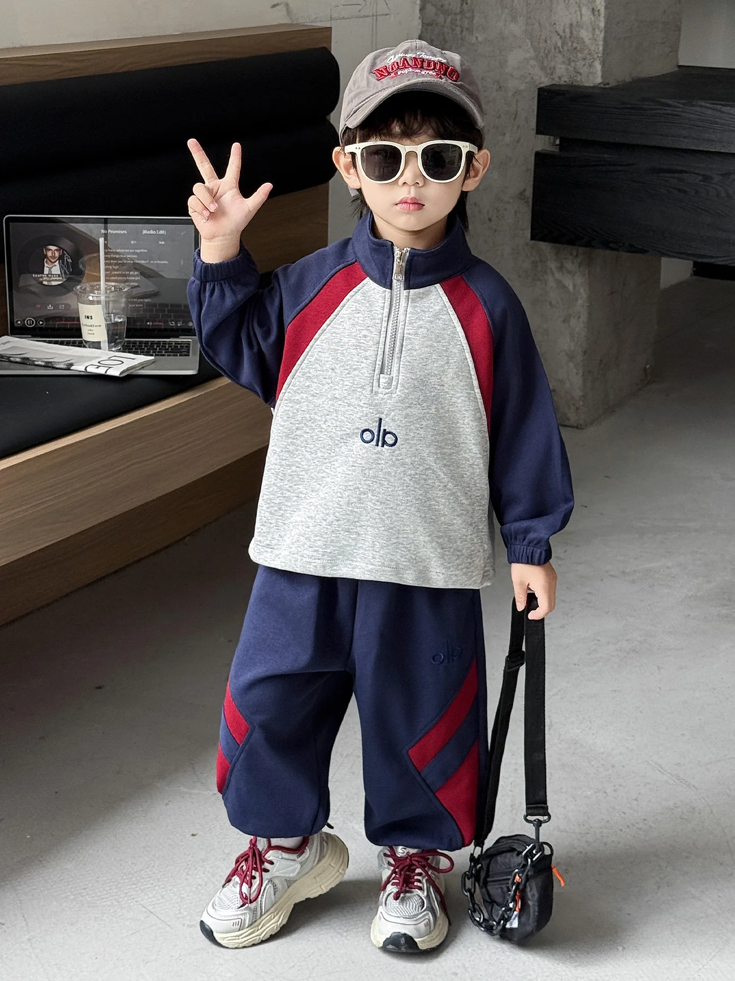 

Осенний комплект одежды Sli для мальчиков, корейский костюм-двойка, детская одежда, модная и стильная ткань из смесового хлопка