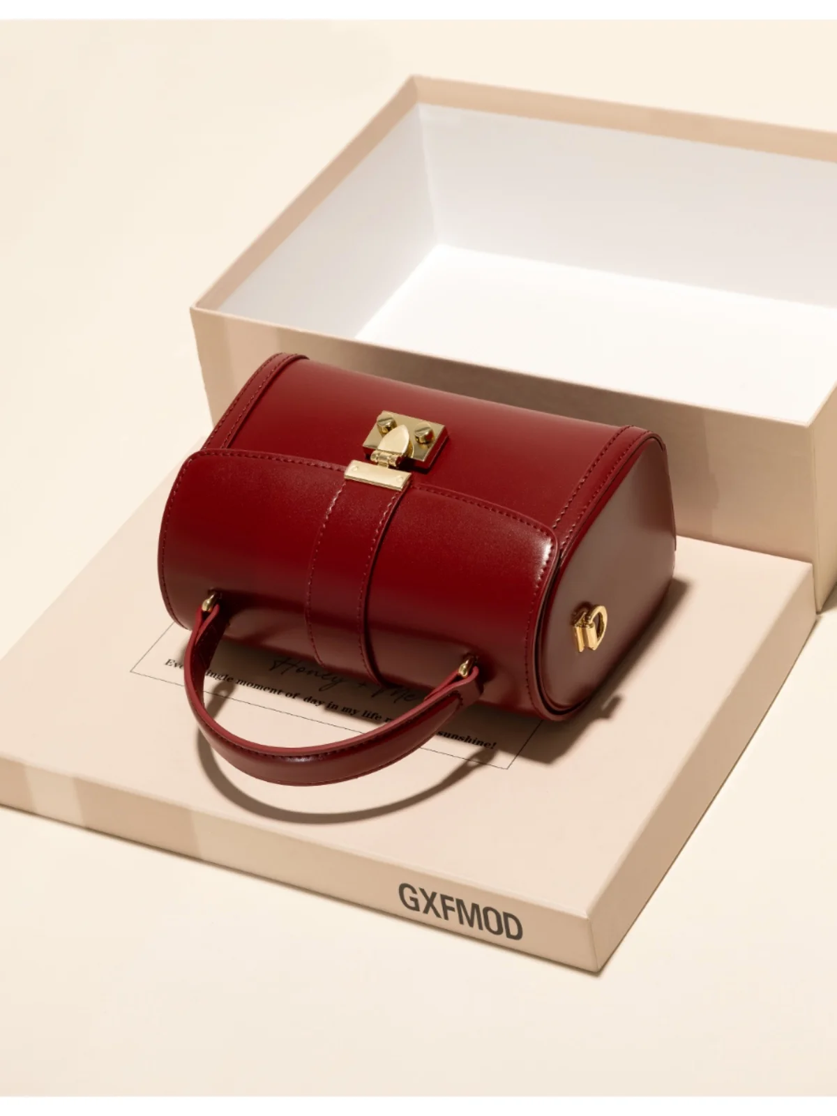 

Ele Red Leather Handbag GXFMOD New Square Faion Trend Ladies oulder Crossbody Bag Daily Use Lo Bule Closure